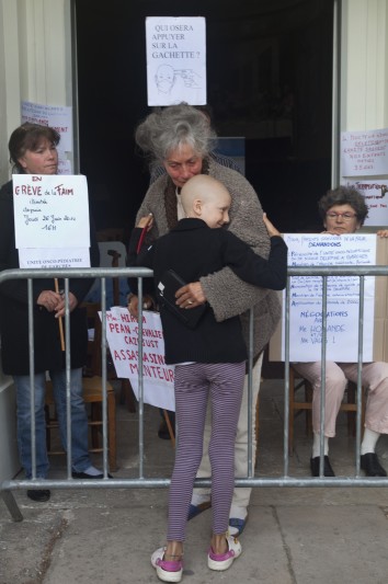 journee greve de la faim, lutte parents, unité oncologie pediatrique, hopital Garches, France, 06_14 ©Natacha soury